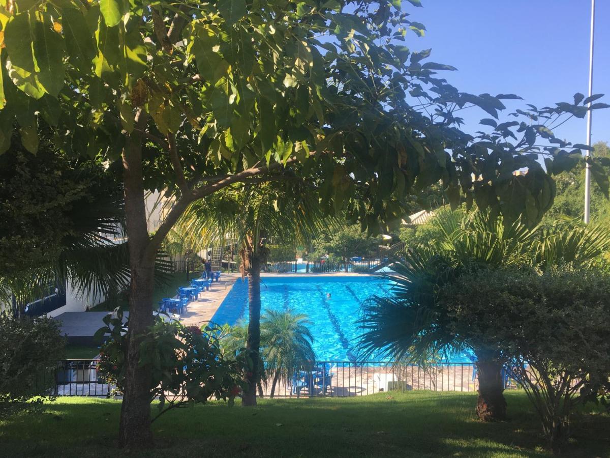 Hotel Golden Dolphin Com Cafe Da Manha! Piscinas 24H Caldas Novas Ngoại thất bức ảnh