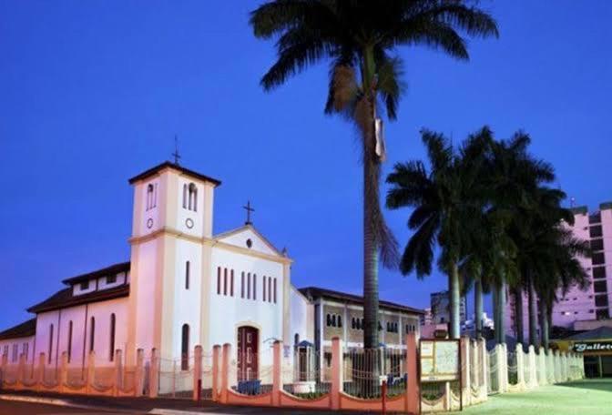 Hotel Golden Dolphin Com Cafe Da Manha! Piscinas 24H Caldas Novas Ngoại thất bức ảnh