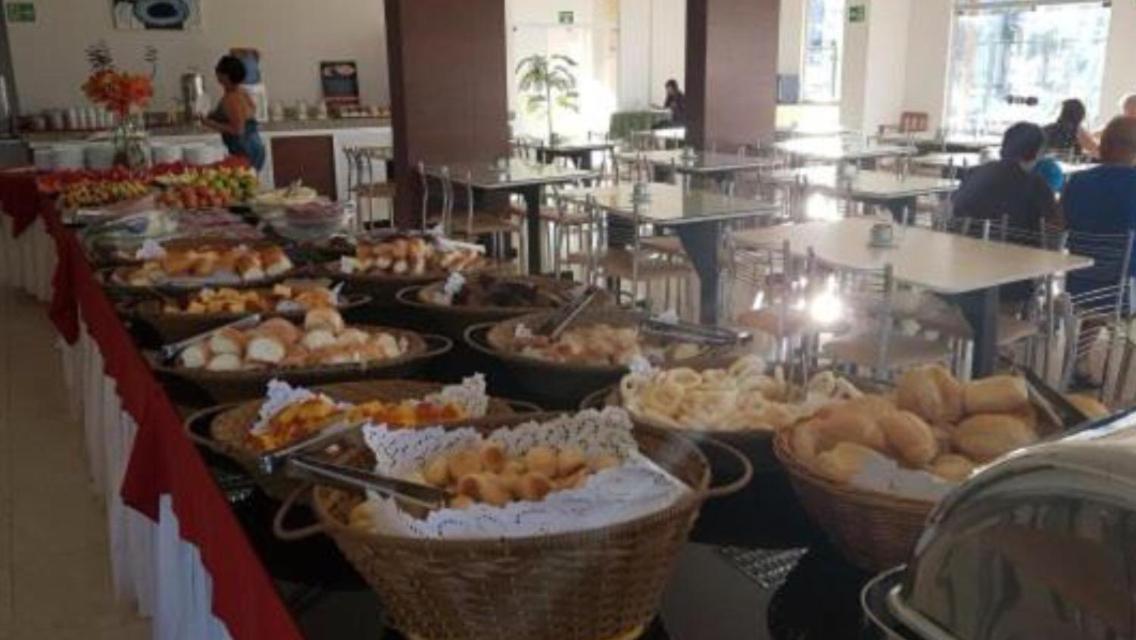 Hotel Golden Dolphin Com Cafe Da Manha! Piscinas 24H Caldas Novas Ngoại thất bức ảnh