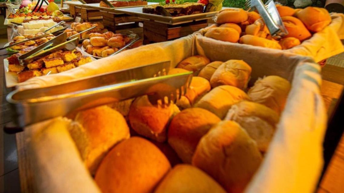Hotel Golden Dolphin Com Cafe Da Manha! Piscinas 24H Caldas Novas Ngoại thất bức ảnh